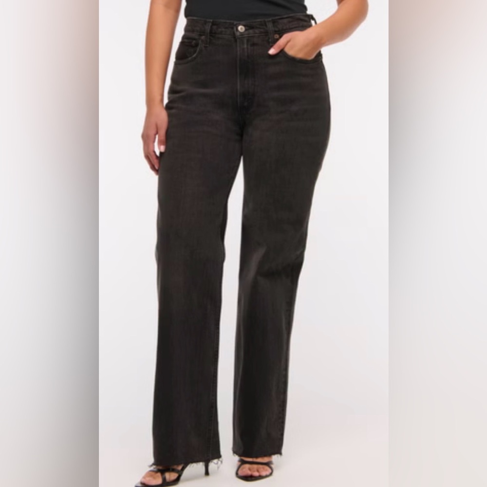 Abercrombie & Fitch 90s Relaxed Jean High Rise Raw Hem